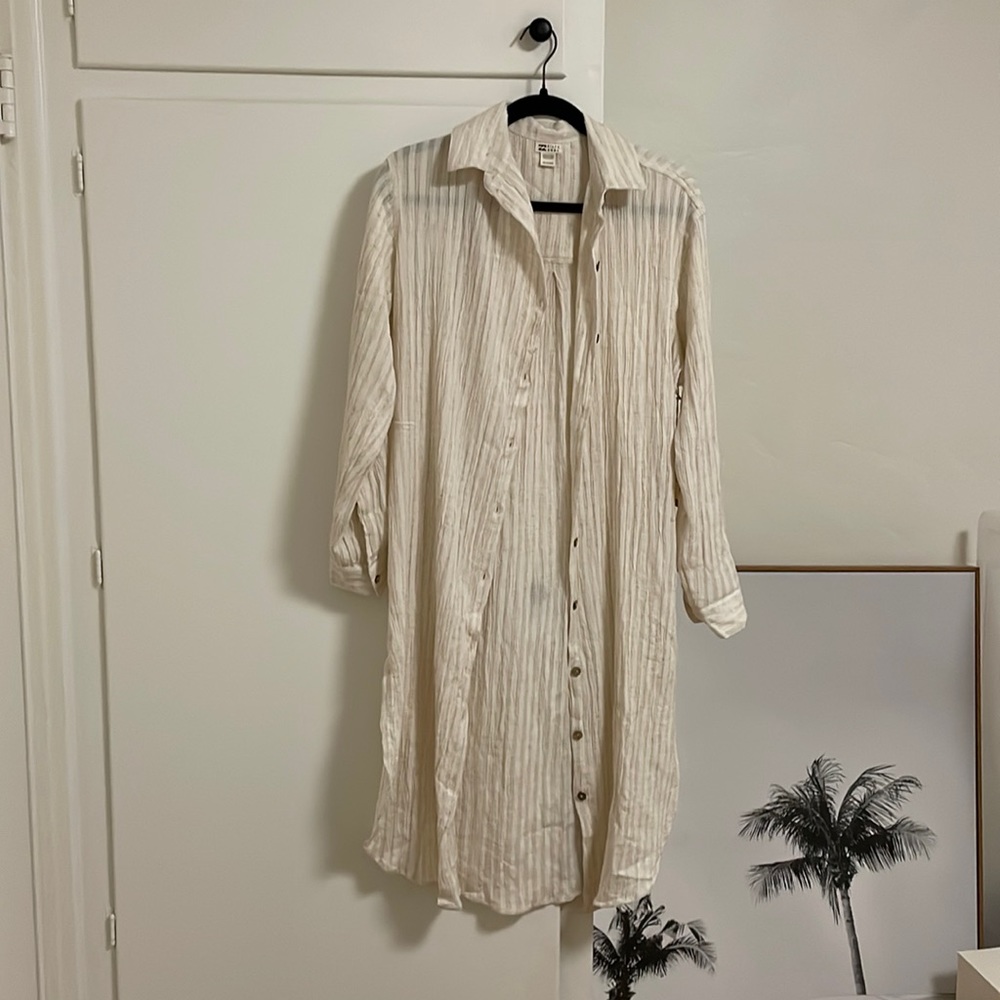 XS Billabong shirt dress jacket cover up. Super cute and new sign tags!
